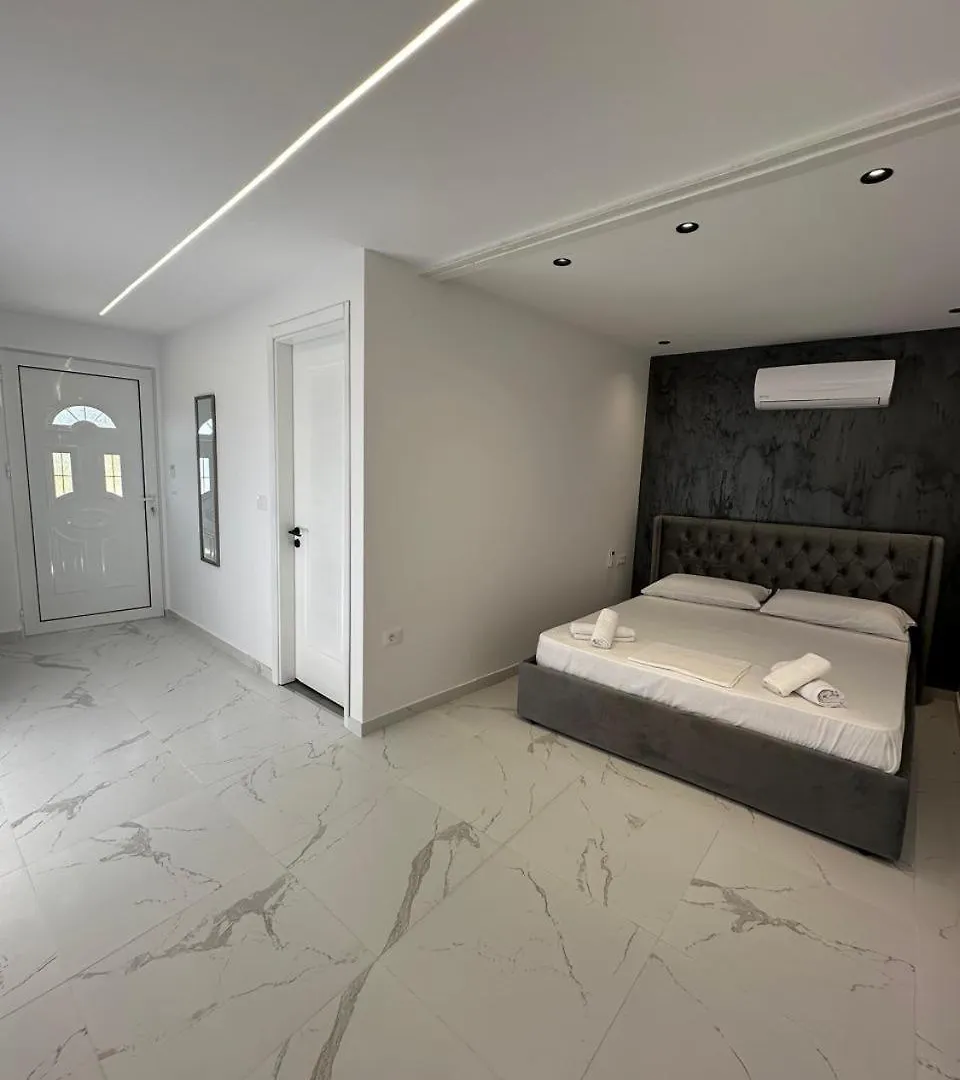 Mario Rooms Radhimë