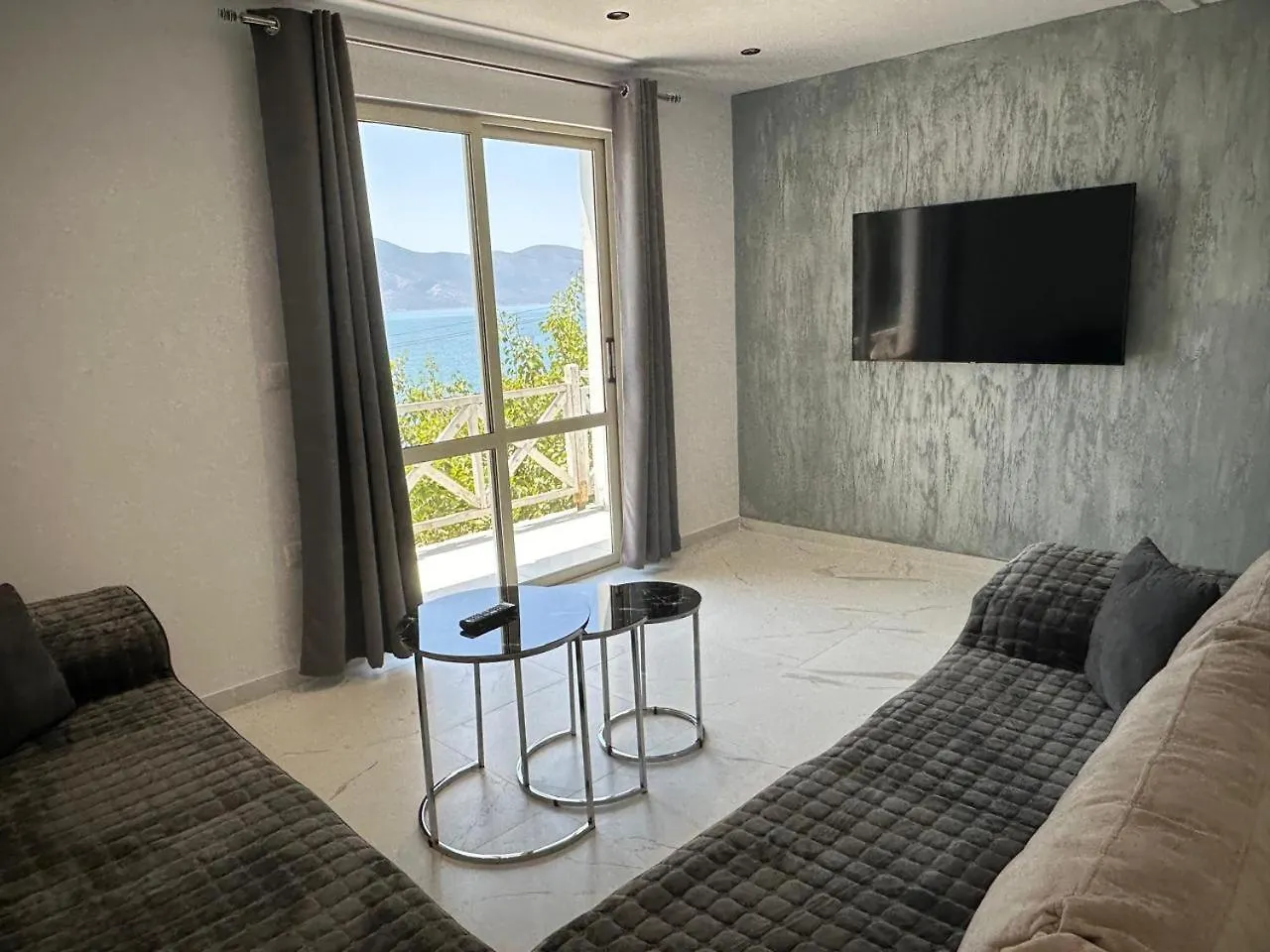 Mario Rooms Radhimë 0*,